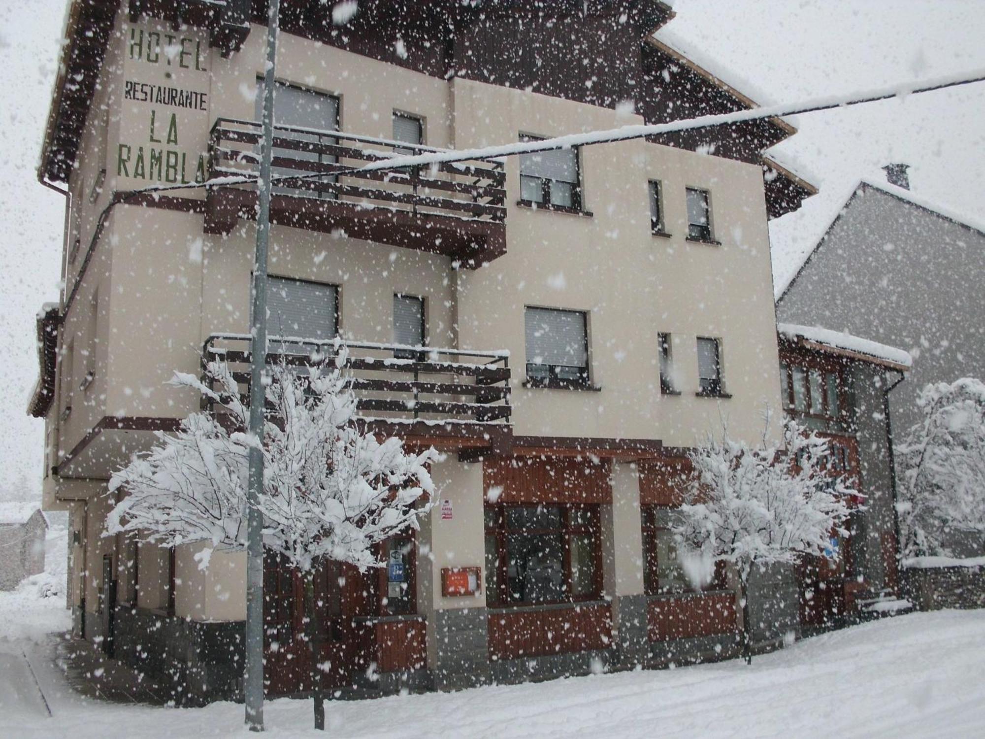 Hotel La Rambla Biescas  Εξωτερικό φωτογραφία