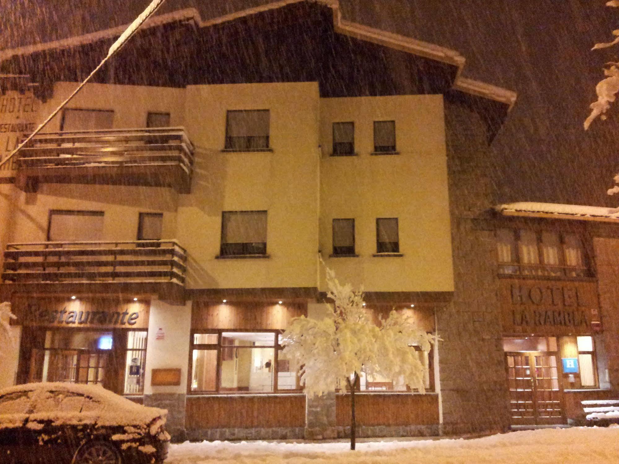 Hotel La Rambla Biescas  Εξωτερικό φωτογραφία